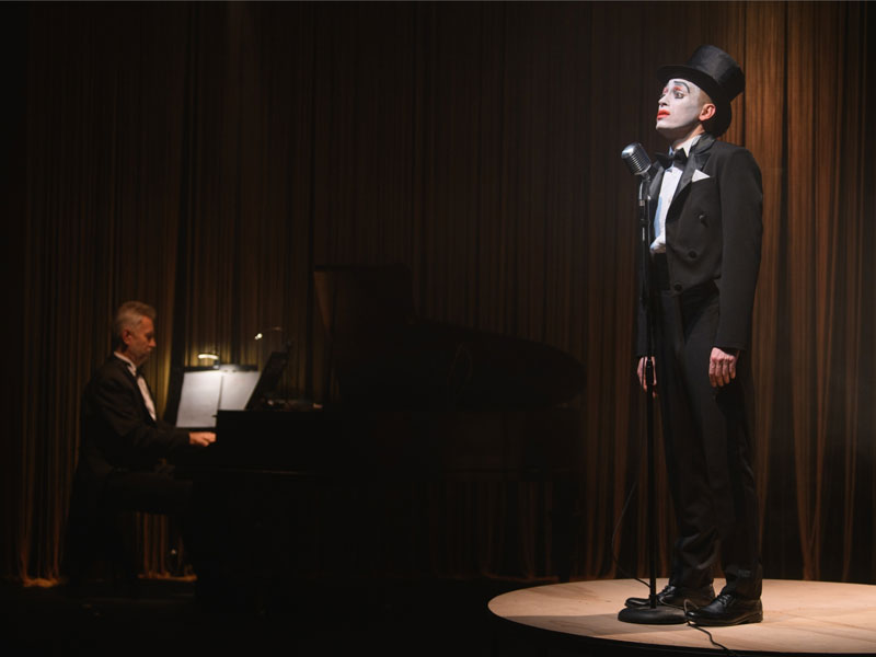 Спектакль концерт вертинский. Пермский театр театр сцена молот. Вертинский спектакль пермь. Спектакль концерт вертинский. Спектакль концерт вертинский.